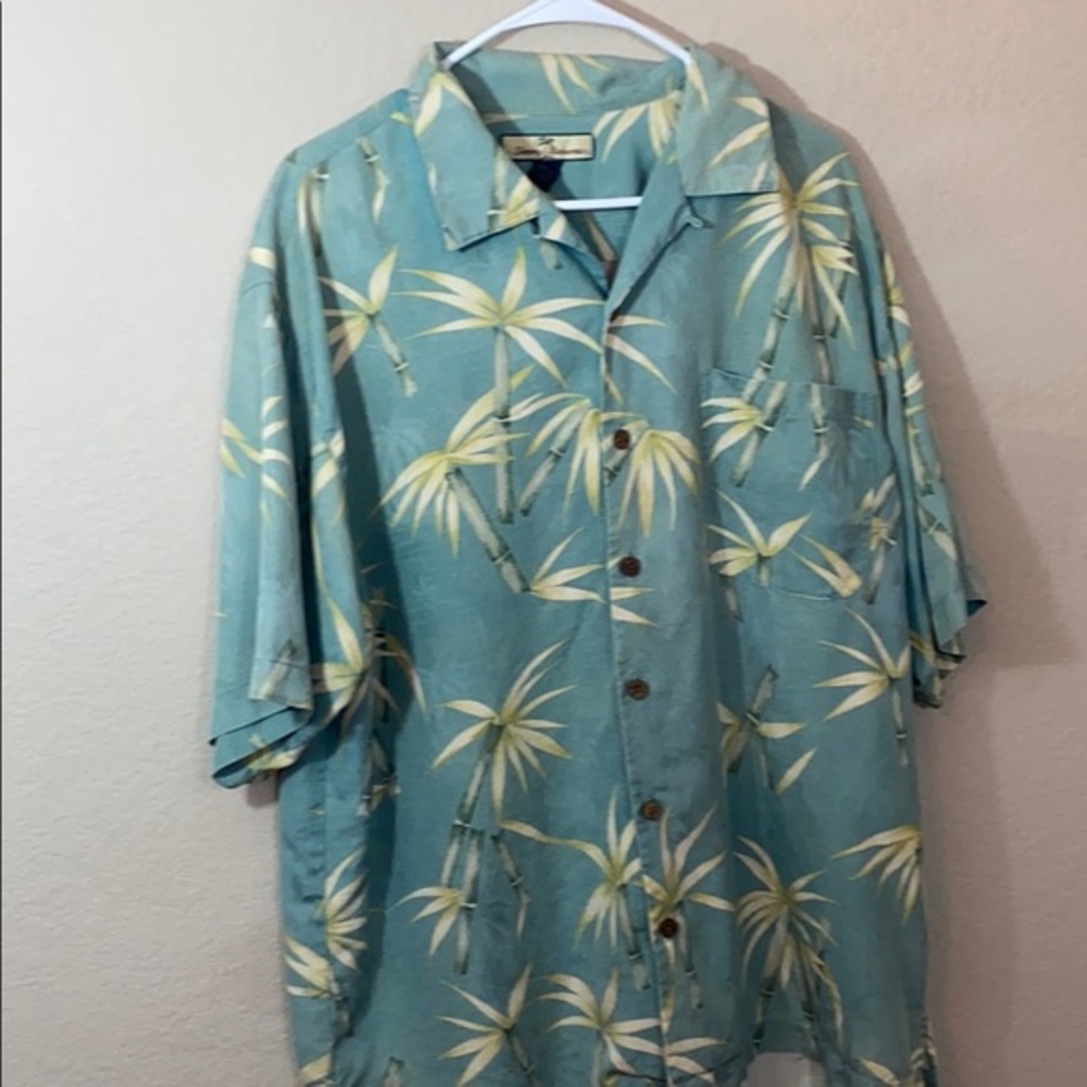Tommy Bahama 100% Silk short sleeve shirt Large